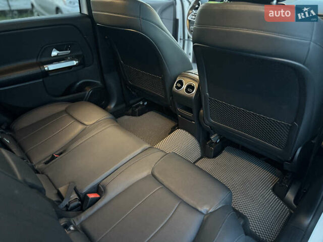 Белый Мерседес GLB-Class, объемом двигателя 1.99 л и пробегом 21 тыс. км за 28999 $, фото 47 на Automoto.ua