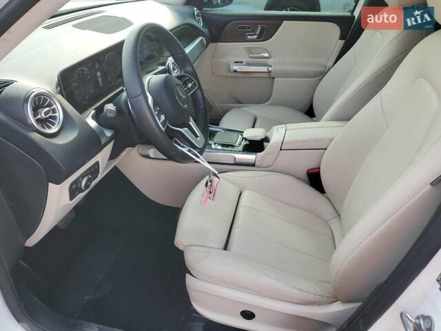 Білий Мерседес GLB-Class, об'ємом двигуна 2 л та пробігом 63 тис. км за 24000 $, фото 6 на Automoto.ua