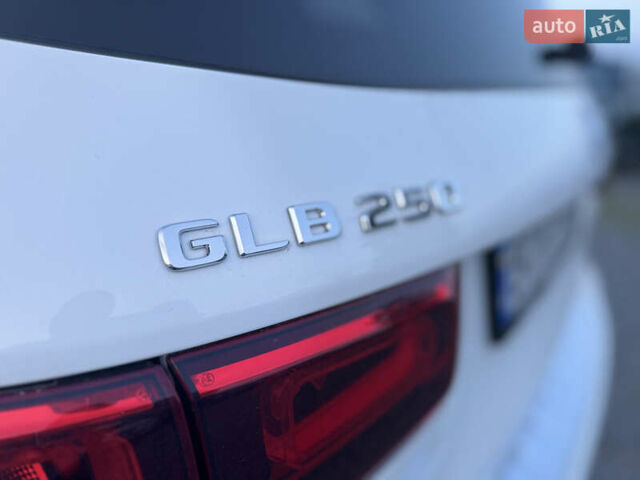 Белый Мерседес GLB-Class, объемом двигателя 1.99 л и пробегом 21 тыс. км за 28999 $, фото 33 на Automoto.ua