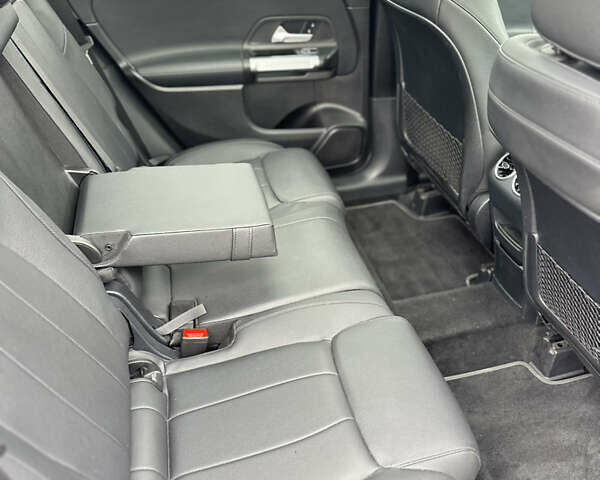 Белый Мерседес GLB-Class, объемом двигателя 1.99 л и пробегом 44 тыс. км за 34500 $, фото 24 на Automoto.ua