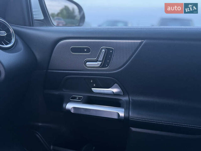 Белый Мерседес GLB-Class, объемом двигателя 1.99 л и пробегом 21 тыс. км за 28999 $, фото 55 на Automoto.ua