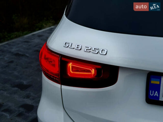Білий Мерседес GLB-Class, об'ємом двигуна 1.99 л та пробігом 21 тис. км за 28999 $, фото 45 на Automoto.ua