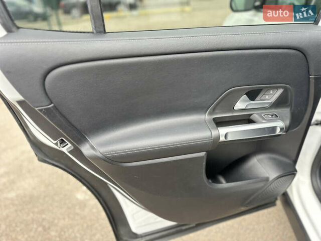 Белый Мерседес GLB-Class, объемом двигателя 1.99 л и пробегом 44 тыс. км за 34500 $, фото 21 на Automoto.ua