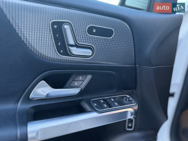 Белый Мерседес GLB-Class, объемом двигателя 1.99 л и пробегом 21 тыс. км за 28999 $, фото 36 на Automoto.ua