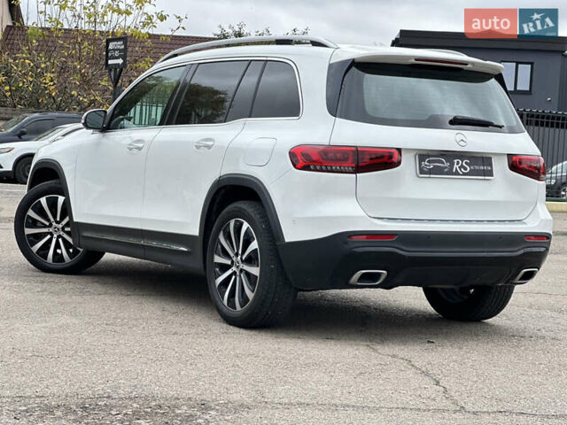 Белый Мерседес GLB-Class, объемом двигателя 1.99 л и пробегом 44 тыс. км за 34500 $, фото 1 на Automoto.ua