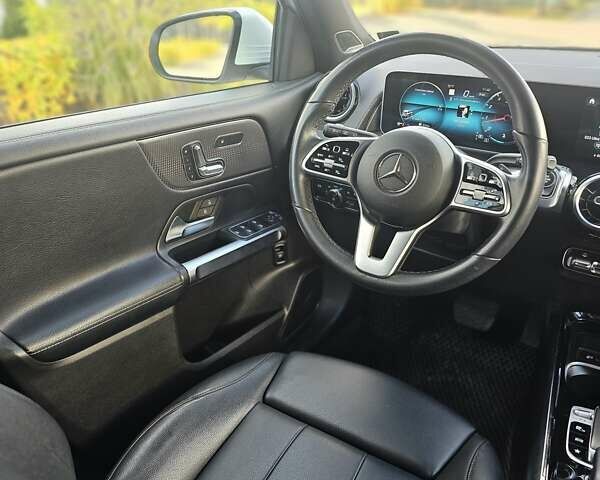 Белый Мерседес GLB-Class, объемом двигателя 1.99 л и пробегом 71 тыс. км за 29500 $, фото 10 на Automoto.ua