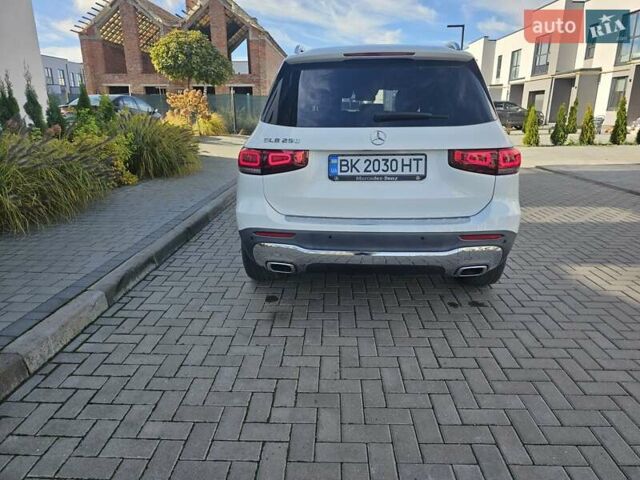 Белый Мерседес GLB-Class, объемом двигателя 1.99 л и пробегом 71 тыс. км за 29500 $, фото 2 на Automoto.ua