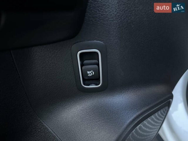 Белый Мерседес GLB-Class, объемом двигателя 1.99 л и пробегом 21 тыс. км за 28999 $, фото 45 на Automoto.ua