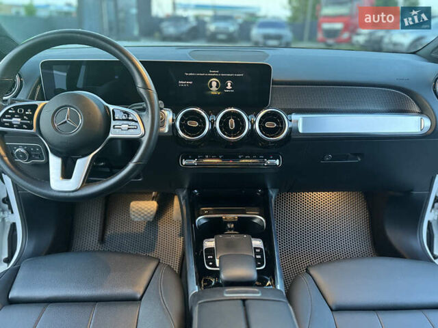 Белый Мерседес GLB-Class, объемом двигателя 1.99 л и пробегом 21 тыс. км за 28999 $, фото 32 на Automoto.ua