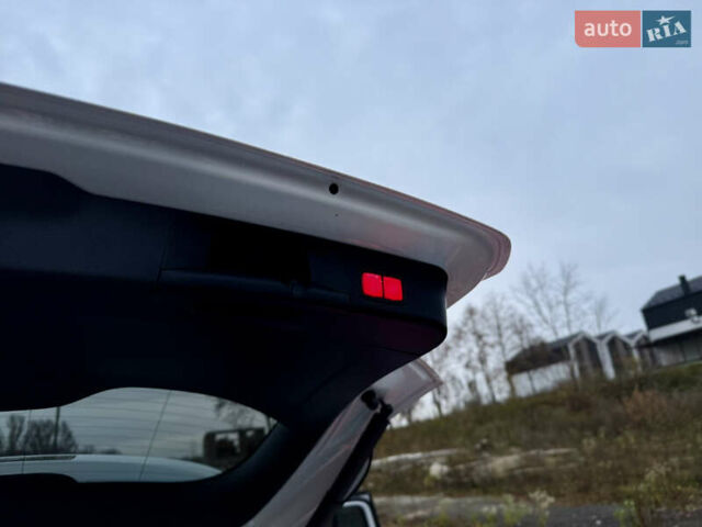 Білий Мерседес GLB-Class, об'ємом двигуна 1.99 л та пробігом 21 тис. км за 28999 $, фото 63 на Automoto.ua