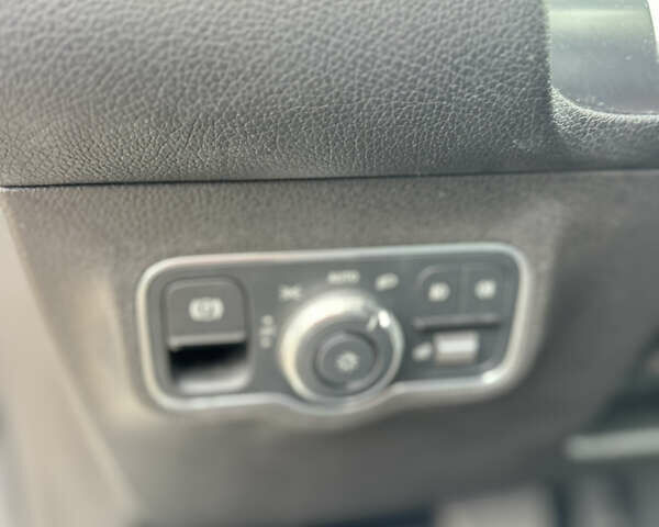 Белый Мерседес GLB-Class, объемом двигателя 1.99 л и пробегом 44 тыс. км за 34500 $, фото 15 на Automoto.ua