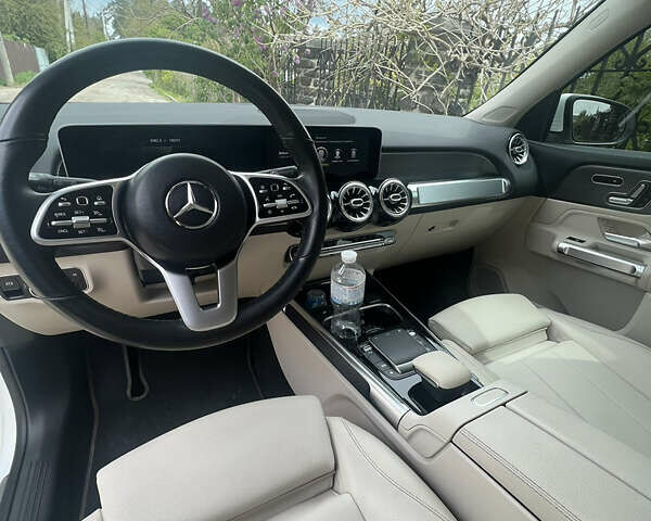 Белый Мерседес GLB-Class, объемом двигателя 1.99 л и пробегом 102 тыс. км за 32000 $, фото 6 на Automoto.ua