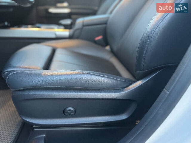 Белый Мерседес GLB-Class, объемом двигателя 1.99 л и пробегом 21 тыс. км за 28999 $, фото 40 на Automoto.ua