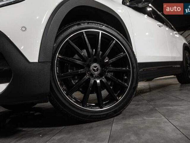 Білий Мерседес GLB-Class, об'ємом двигуна 1.99 л та пробігом 59 тис. км за 29900 $, фото 4 на Automoto.ua