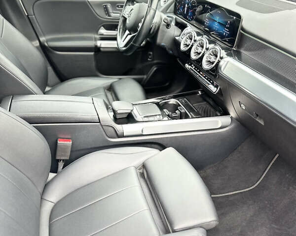 Белый Мерседес GLB-Class, объемом двигателя 1.99 л и пробегом 44 тыс. км за 34500 $, фото 29 на Automoto.ua