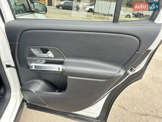 Белый Мерседес GLB-Class, объемом двигателя 1.99 л и пробегом 44 тыс. км за 34500 $, фото 28 на Automoto.ua