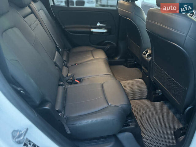 Белый Мерседес GLB-Class, объемом двигателя 1.99 л и пробегом 21 тыс. км за 28999 $, фото 48 на Automoto.ua