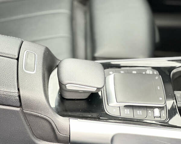 Белый Мерседес GLB-Class, объемом двигателя 1.99 л и пробегом 44 тыс. км за 34500 $, фото 31 на Automoto.ua