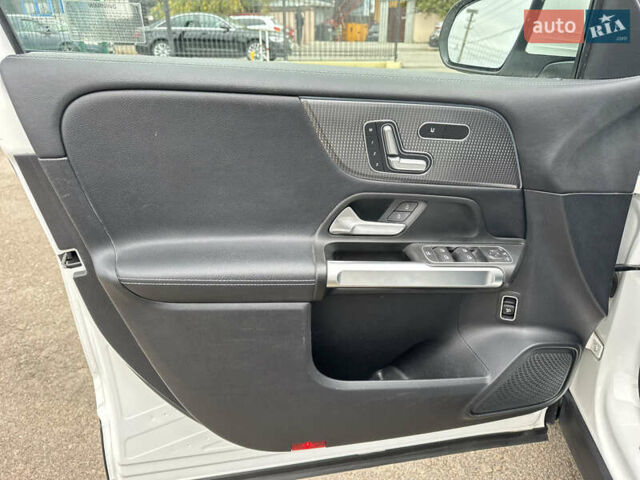 Белый Мерседес GLB-Class, объемом двигателя 1.99 л и пробегом 44 тыс. км за 34500 $, фото 18 на Automoto.ua