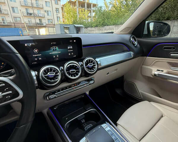 Білий Мерседес GLB-Class, об'ємом двигуна 1.99 л та пробігом 51 тис. км за 33000 $, фото 25 на Automoto.ua