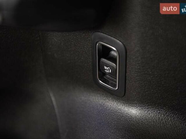 Білий Мерседес GLB-Class, об'ємом двигуна 1.99 л та пробігом 59 тис. км за 29900 $, фото 42 на Automoto.ua