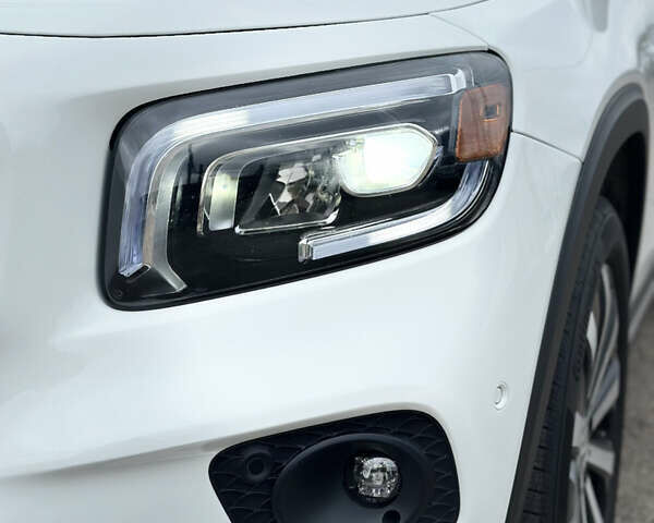 Белый Мерседес GLB-Class, объемом двигателя 1.99 л и пробегом 44 тыс. км за 34500 $, фото 12 на Automoto.ua