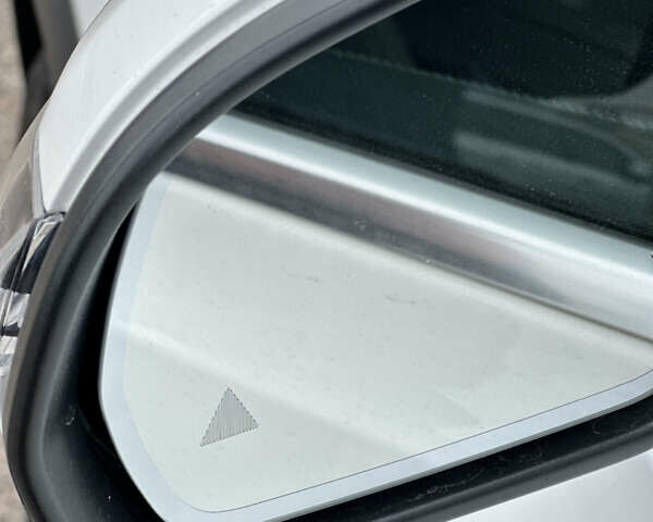 Белый Мерседес GLB-Class, объемом двигателя 1.99 л и пробегом 44 тыс. км за 34500 $, фото 10 на Automoto.ua