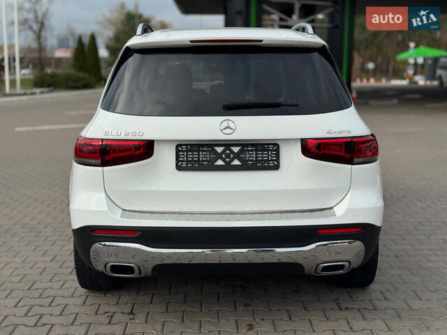 Белый Мерседес GLB-Class, объемом двигателя 2 л и пробегом 84 тыс. км за 30900 $, фото 10 на Automoto.ua