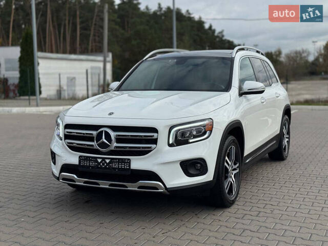 Белый Мерседес GLB-Class, объемом двигателя 2 л и пробегом 84 тыс. км за 30900 $, фото 1 на Automoto.ua
