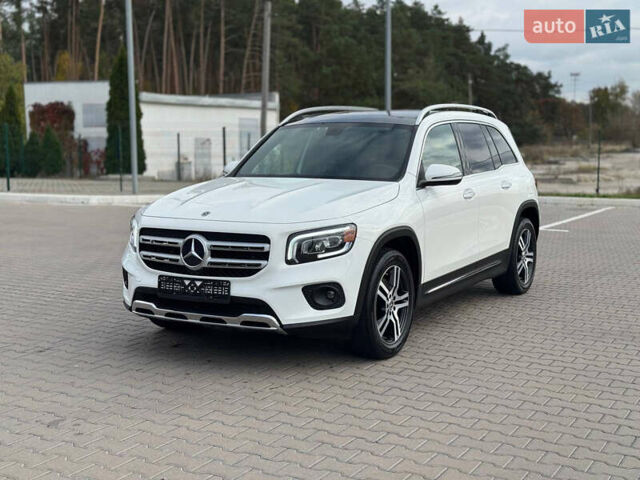 Белый Мерседес GLB-Class, объемом двигателя 2 л и пробегом 84 тыс. км за 30900 $, фото 2 на Automoto.ua