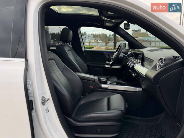 Белый Мерседес GLB-Class, объемом двигателя 2 л и пробегом 84 тыс. км за 30900 $, фото 23 на Automoto.ua