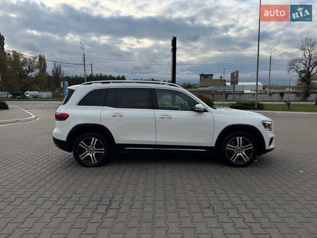 Белый Мерседес GLB-Class, объемом двигателя 2 л и пробегом 84 тыс. км за 30900 $, фото 7 на Automoto.ua