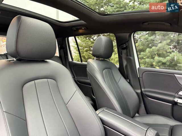 Белый Мерседес GLB-Class, объемом двигателя 2 л и пробегом 56 тыс. км за 34000 $, фото 16 на Automoto.ua