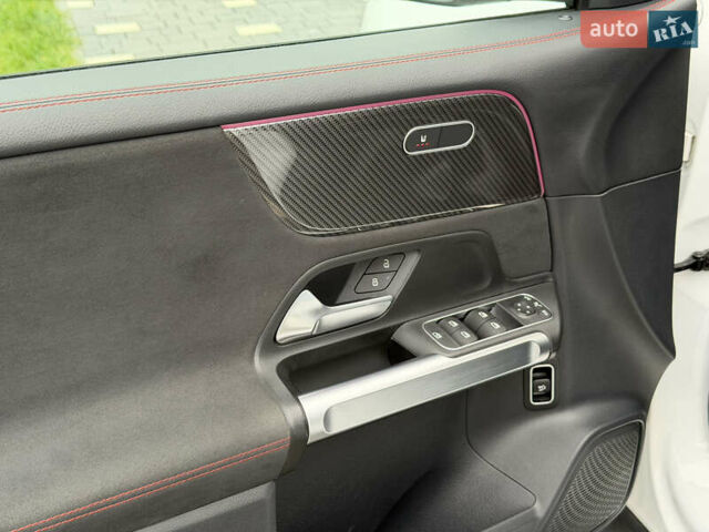 Білий Мерседес GLB-Class, об'ємом двигуна 2 л та пробігом 52 тис. км за 32000 $, фото 30 на Automoto.ua