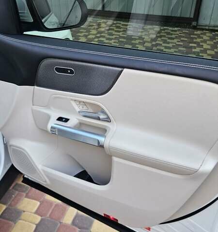 Белый Мерседес GLB-Class, объемом двигателя 1.99 л и пробегом 28 тыс. км за 32500 $, фото 24 на Automoto.ua