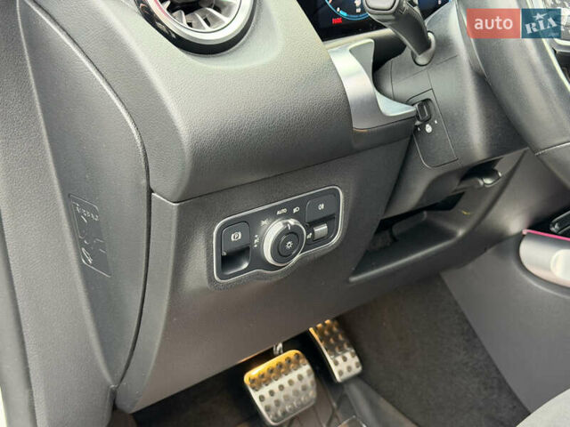 Білий Мерседес GLB-Class, об'ємом двигуна 2 л та пробігом 52 тис. км за 32000 $, фото 32 на Automoto.ua