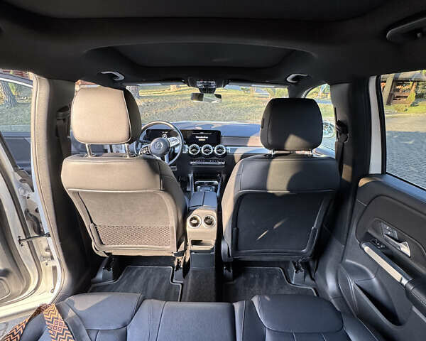 Белый Мерседес GLB-Class, объемом двигателя 1.99 л и пробегом 70 тыс. км за 29900 $, фото 23 на Automoto.ua