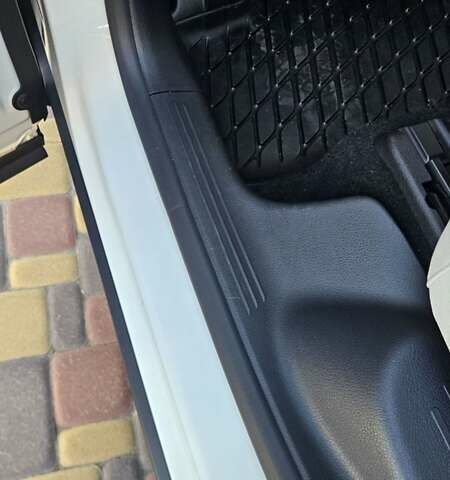 Белый Мерседес GLB-Class, объемом двигателя 1.99 л и пробегом 28 тыс. км за 32500 $, фото 14 на Automoto.ua