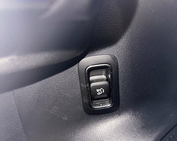 Белый Мерседес GLB-Class, объемом двигателя 2 л и пробегом 25 тыс. км за 37500 $, фото 4 на Automoto.ua