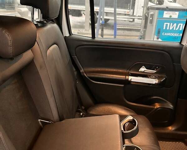 Белый Мерседес GLB-Class, объемом двигателя 2 л и пробегом 25 тыс. км за 37500 $, фото 25 на Automoto.ua