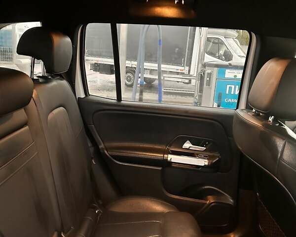 Белый Мерседес GLB-Class, объемом двигателя 2 л и пробегом 25 тыс. км за 37500 $, фото 26 на Automoto.ua