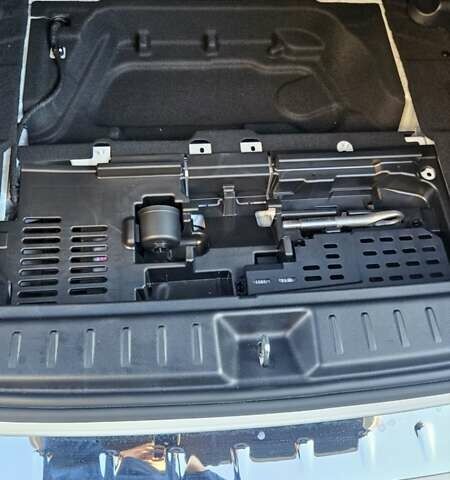 Белый Мерседес GLB-Class, объемом двигателя 1.99 л и пробегом 28 тыс. км за 32500 $, фото 13 на Automoto.ua