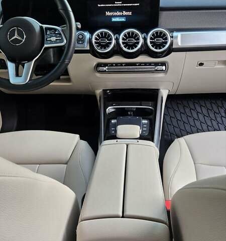 Белый Мерседес GLB-Class, объемом двигателя 1.99 л и пробегом 28 тыс. км за 32500 $, фото 28 на Automoto.ua