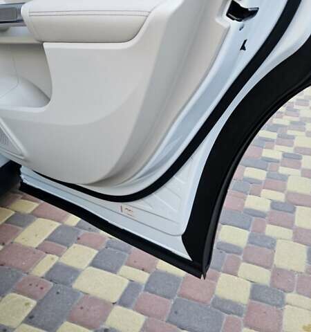 Белый Мерседес GLB-Class, объемом двигателя 1.99 л и пробегом 28 тыс. км за 32500 $, фото 19 на Automoto.ua