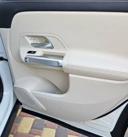 Белый Мерседес GLB-Class, объемом двигателя 1.99 л и пробегом 28 тыс. км за 32500 $, фото 21 на Automoto.ua