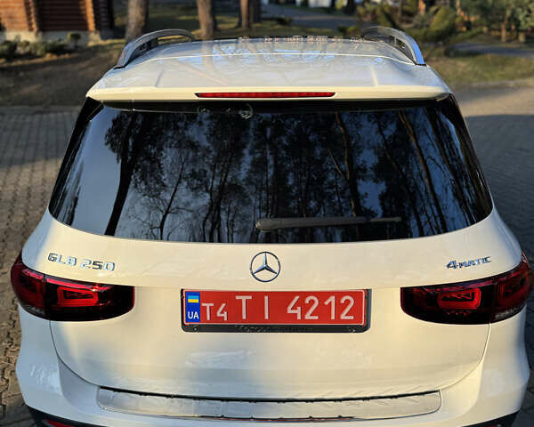 Белый Мерседес GLB-Class, объемом двигателя 1.99 л и пробегом 70 тыс. км за 29900 $, фото 9 на Automoto.ua