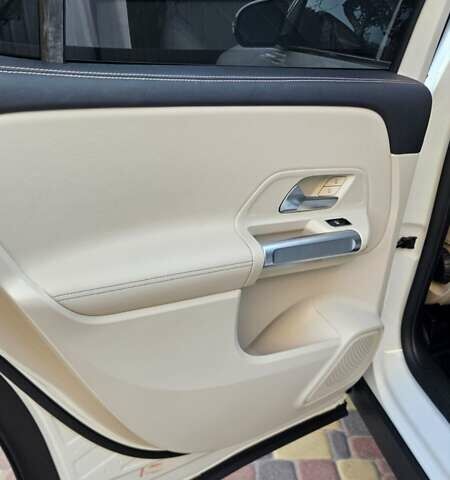 Белый Мерседес GLB-Class, объемом двигателя 1.99 л и пробегом 28 тыс. км за 32500 $, фото 18 на Automoto.ua