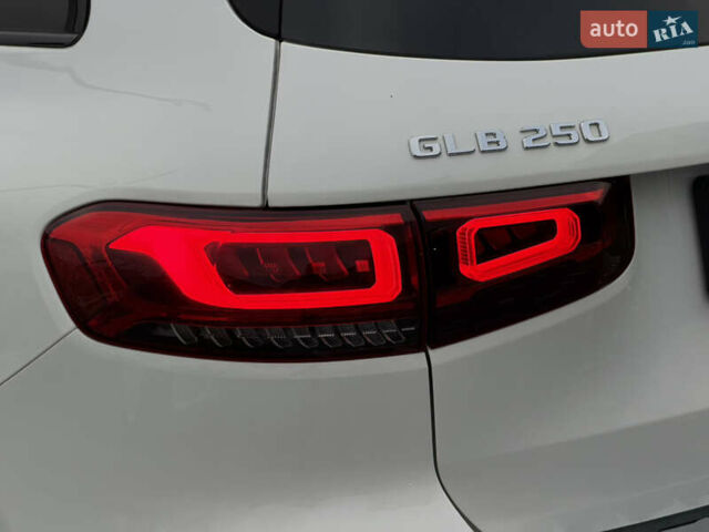 Білий Мерседес GLB-Class, об'ємом двигуна 2 л та пробігом 52 тис. км за 32000 $, фото 26 на Automoto.ua
