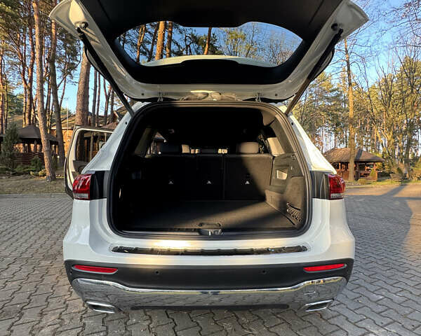 Белый Мерседес GLB-Class, объемом двигателя 1.99 л и пробегом 70 тыс. км за 29900 $, фото 29 на Automoto.ua