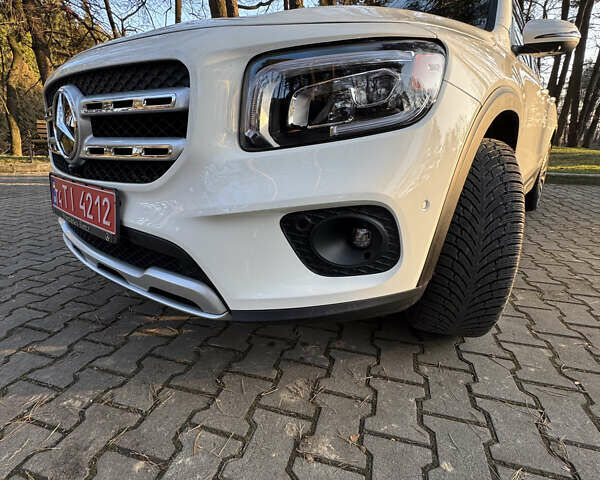 Белый Мерседес GLB-Class, объемом двигателя 1.99 л и пробегом 70 тыс. км за 29900 $, фото 43 на Automoto.ua